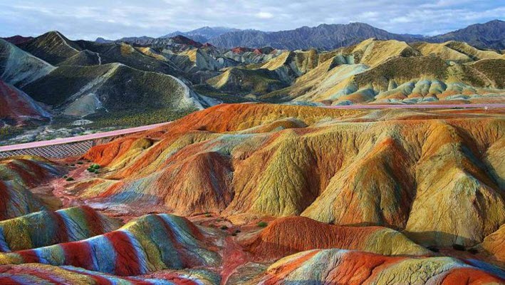 جبال دانكسيا الملونة فى الصين